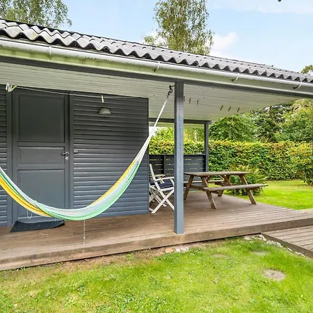 Well-maintained Close To Beautiful Swimming