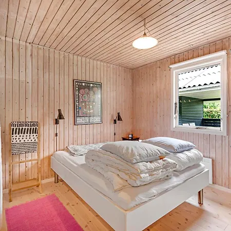 Well-maintained Close To Beautiful Swimming Nyaraló