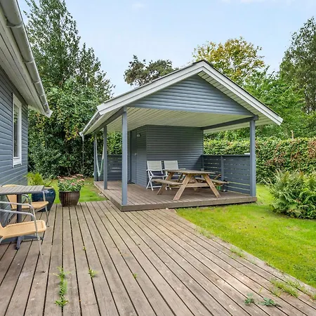 Well-maintained Close To Beautiful Swimming