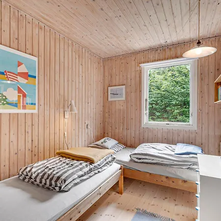 Well-maintained Close To Beautiful Swimming *