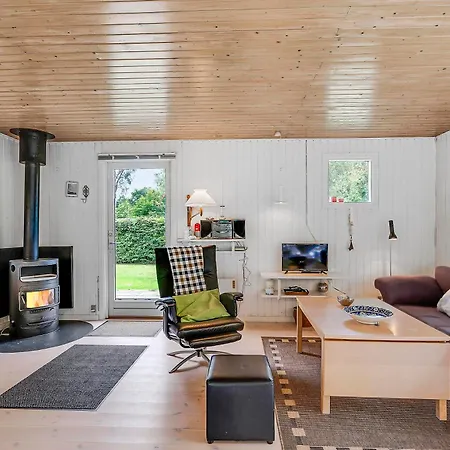 Well-maintained Close To Beautiful Swimming